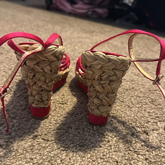 Guess pink wedges - Picture 4 of 11